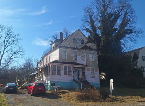 216 3rd St, Radford, VA, 24141-1517 | Card Image