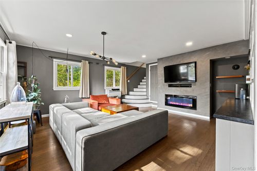 33 Curry Rd, Mahopac, NY, 10541-3347 | Card Image