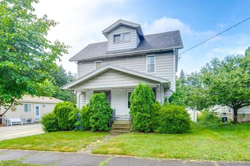 516 Floyd St, Akron, OH, 44310-3918 | Card Image