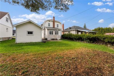 37 Peter St, House other with 3 bedrooms, 1 bathrooms and 4 parking in Renfrew ON | Image 3