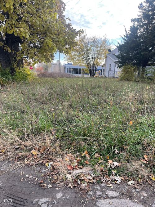 500 W Memorial Dr, Muncie, IN, 47302-7621 | Card Image