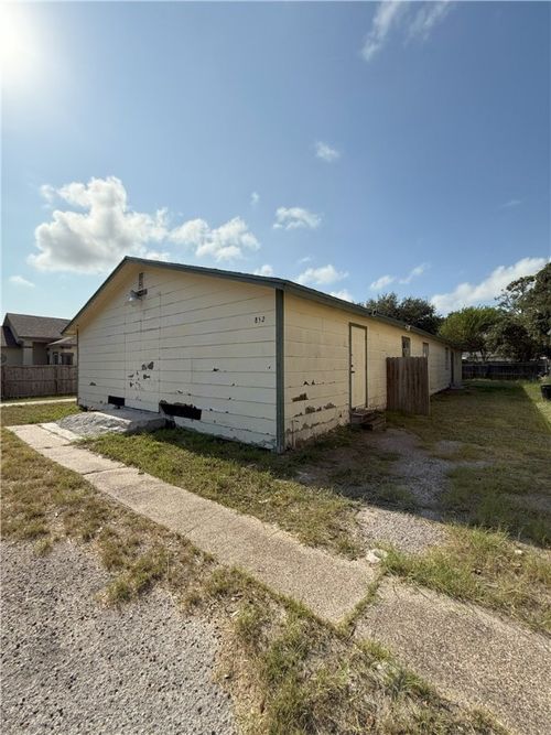 852 S Whitney St, Aransas Pass, TX, 78336-2344 | Card Image