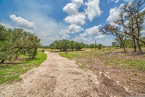 174 Crescent Rdg, Hondo, TX, 78861-2446 | Card Image