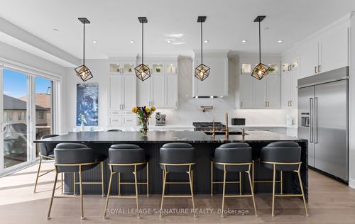 29 Sikura Cir, Aurora, ON, L4G3Y8 | Card Image