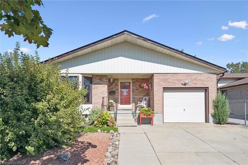 322 Conservation Dr, Waterloo, ON, N2V1V3 | Card Image