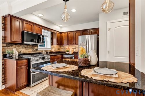 u5-4520 Grove Ave, Richmond, VA, 23221-1843 | Card Image