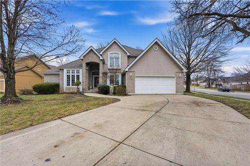 6124 N Elmwood Ct, Kansas City, MO, 64119-5369 | Card Image