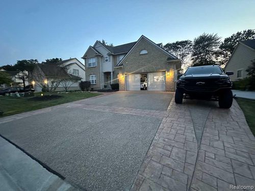 26895 S Monroe Dr, Southfield, MI, 48034-5688 | Card Image