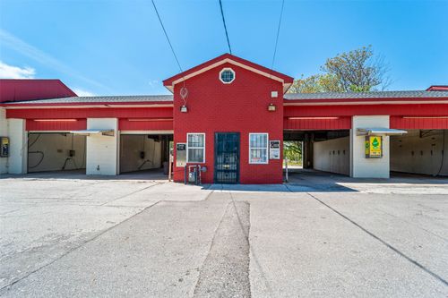 3740 Easton Blvd, Des Moines, IA, 50317-3355 | Card Image