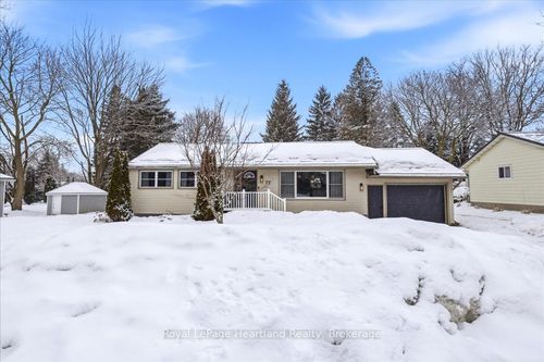 77 Chalk St N, Seaforth, ON, N0K1W0 | Card Image