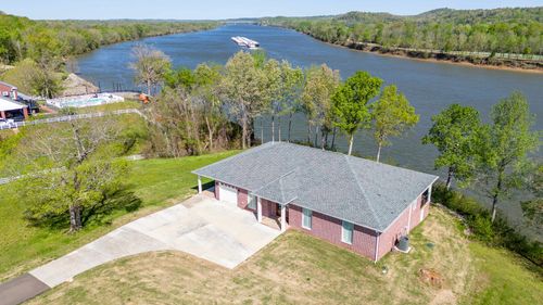 650 W Pillow St, Clifton, TN, 38425-5620 | Card Image