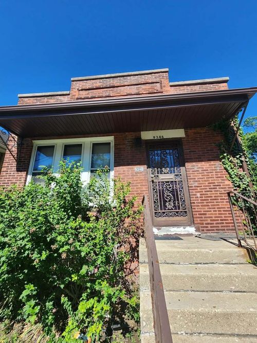 9346 S Woodlawn Ave, Chicago, IL, 60619-8014 | Card Image