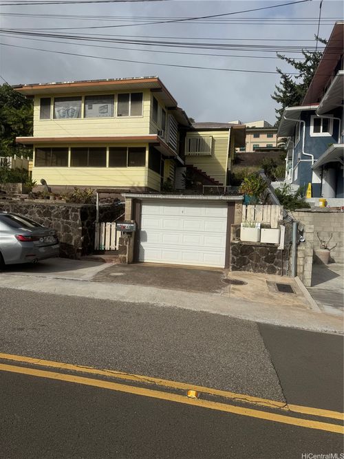 2248 Makanani Dr, Honolulu, HI, 96817-2036 | Card Image