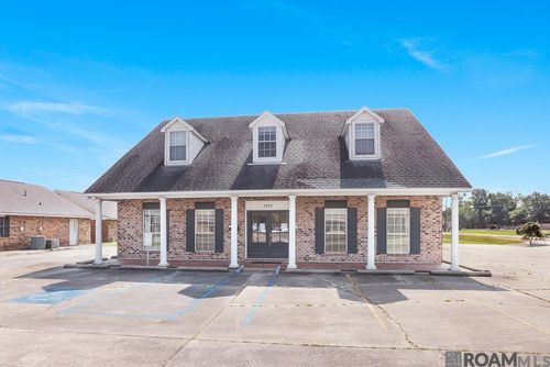 2020 S Burnside Ave, Gonzales, LA, 70737-4637 | Card Image