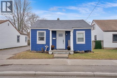 14 Mcnaughton Ave, Wallaceburg, ON, N8A1R8 | Card Image