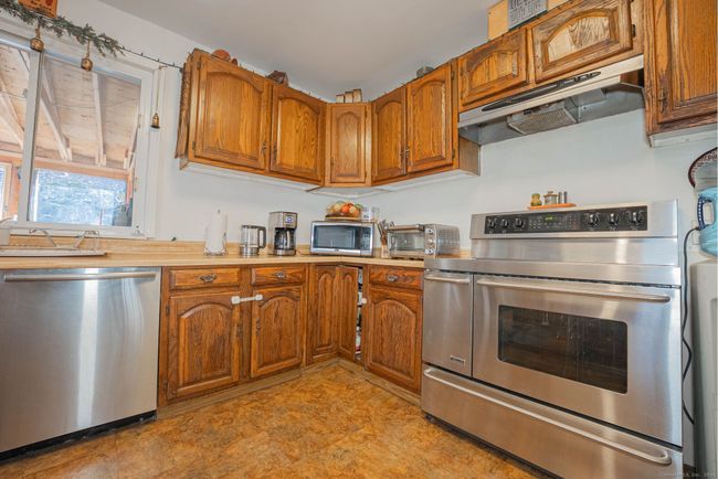 10 Twitchgrass Rd, House other with 3 bedrooms, 3 bathrooms and null parking in Trumbull CT | Image 10