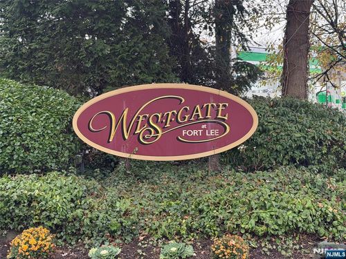 247 Village Circle Dr, Fort Lee, NJ, 07024-2173 | Card Image