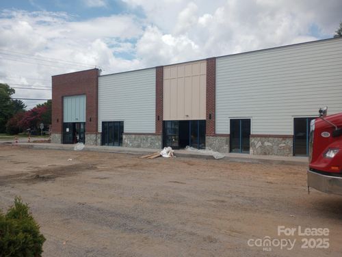 633 S Broadway St, Forest City, NC, 28043-4246 | Card Image