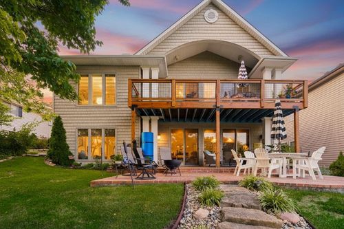 631 Nw North Shore Dr, Lake Waukomis, MO, 64151-1449 | Card Image