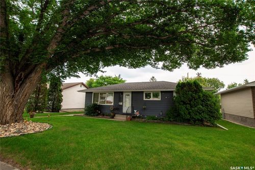 1614 8th Ave N, Saskatoon, SK, S7K2X9 | Card Image