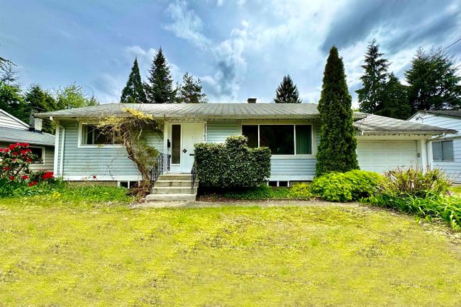21562 123 Avenue, House other with 3 bedrooms, 1 bathrooms and 4 parking in Maple Ridge BC | Image 1