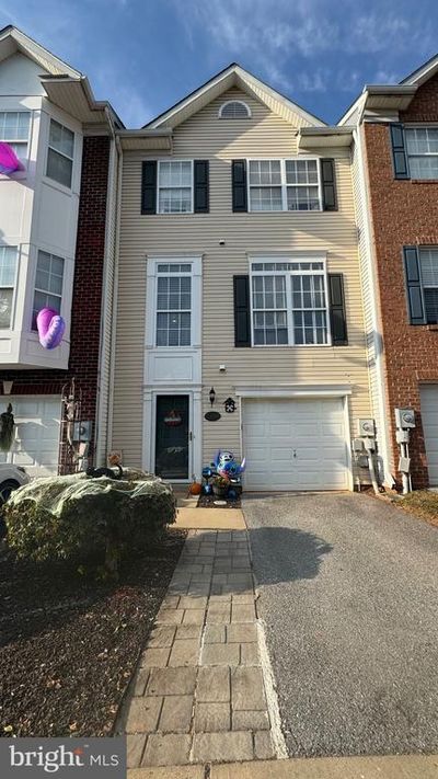 2498 Lakeside Drive, Townhouse with 3 bedrooms, 2 bathrooms and null parking in FREDERICK MD | Image 2