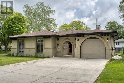 3050 Regis Ave, Home with 3 bedrooms, 3 bathrooms and null parking in Windsor ON | Image 3