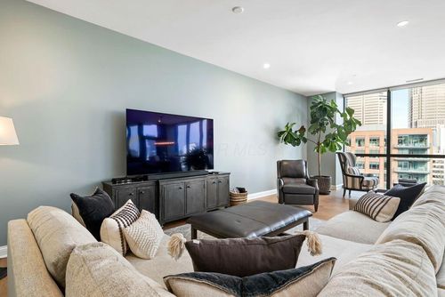 apt-701-225 John H Mcconnell Blvd, Columbus, OH, 43215-4392 | Card Image