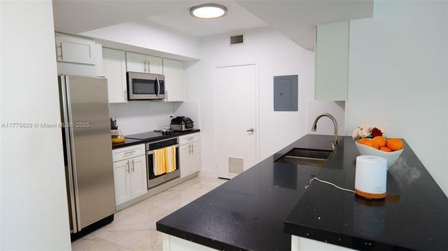 APT-1509 - 9066 Sw 73 Rd Ct, Condo with 2 bedrooms, 2 bathrooms and null parking in Pinecrest FL | Image 7