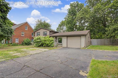 2368 W Walton Blvd, Waterford Twp, MI, 48329-4432 | Card Image