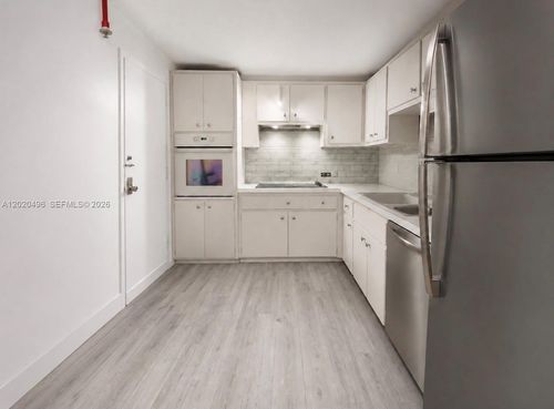 811-400 Kings Point Dr, Sunny Isles Beach, FL, 33160-4735 | Card Image