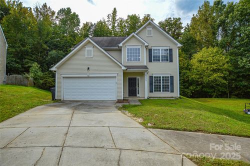 8257 Weeping Fig Ln, Charlotte, NC, 28215-7123 | Card Image