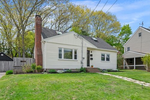 11 East St, Beverly, MA, 01915-3715 | Card Image