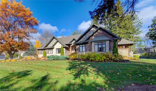 52 Edgehill Dr, Kitchener, ON, N2P2C6 | Card Image