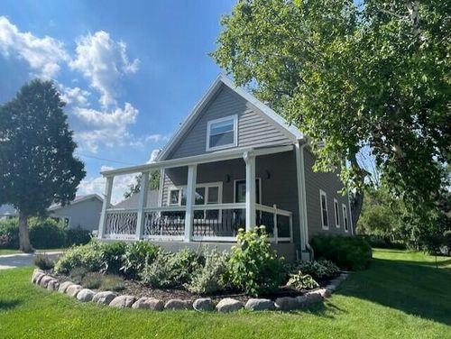 402 E Calumet Road, Fox Point, WI, 53217 | Card Image
