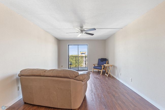 Living Room | Image 10