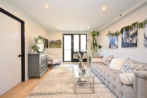 3a-116-17 Grosvenor Ln, Richmond Hill, NY, 11418-3511 | Card Image