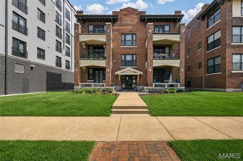 31-5631 Pershing Ave, Saint Louis, MO, 63112-1761 | Card Image