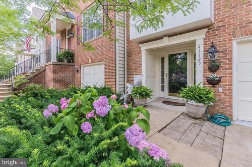 43125 Holtby Sq, CHANTILLY, VA, 20152-5315 | Card Image
