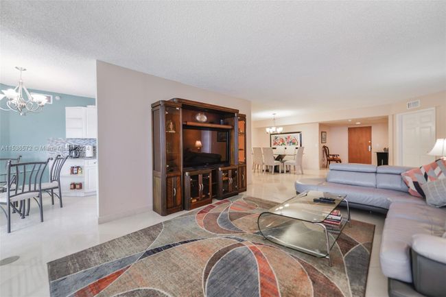 2603 - 16711 Collins Ave, Condo with 3 bedrooms, 2 bathrooms and null parking in Sunny Isles Beach FL | Image 9