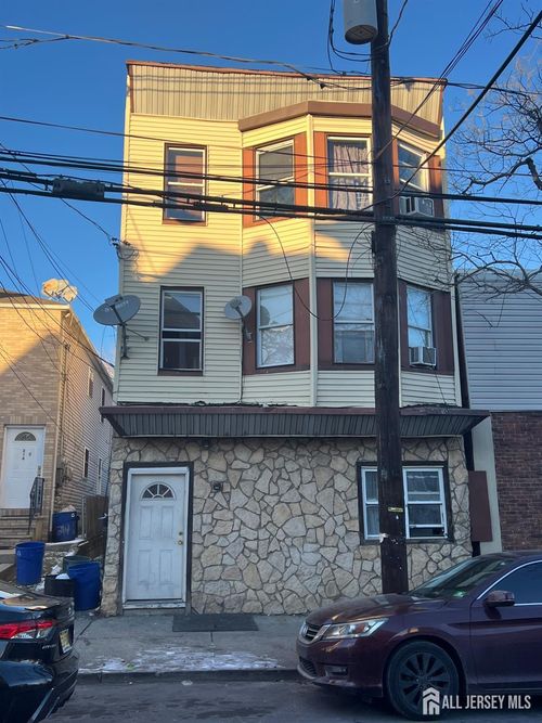 212 Hall Ave, Perth Amboy, NJ, 08861-3092 | Card Image