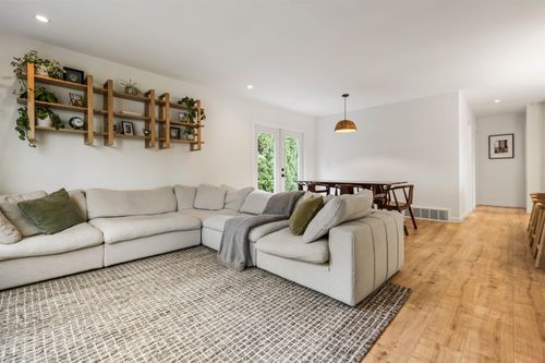 9046 Broadway St, Chilliwack, BC, V2P5W1 | Card Image