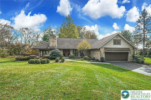 1588 Saucon Valley Rd, Bethlehem, PA, 18015-5260 | Card Image