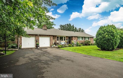 549 Old State Rd, ROYERSFORD, PA, 19468-3217 | Card Image