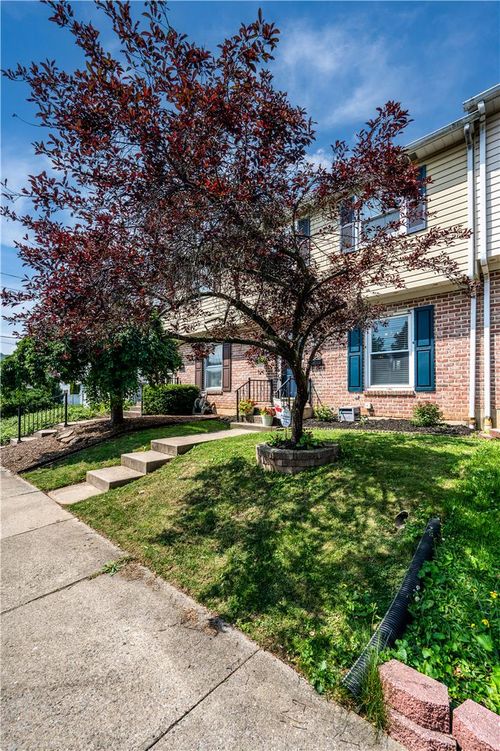 122 N 7th St, Emmaus, PA, 18049-2232 | Card Image