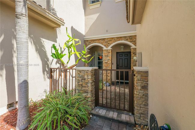 9369 Sw 221 St St, Townhouse with 2 bedrooms, 3 bathrooms and null parking in Cutler Bay FL | Image 6