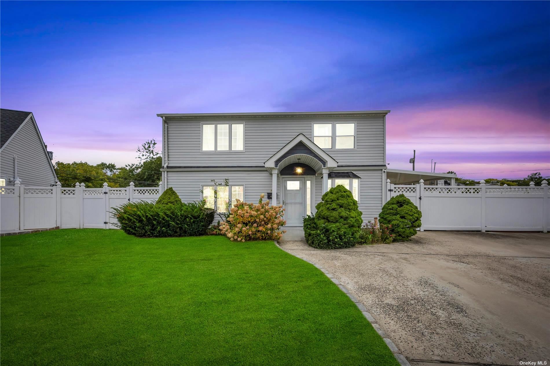 Horseshoe Ln, Levittown, NY 11756