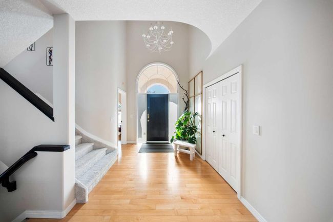 11 Patrick View Sw, House other with 4 bedrooms, 4 bathrooms and 4 parking in Calgary AB | Image 6