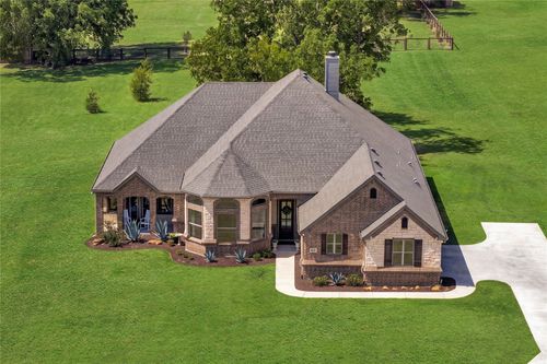 111 Eagle Pointe N, Azle, TX, 76020-5498 | Card Image