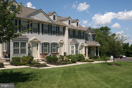 4168 Signature Dr, DOYLESTOWN, PA, 18902-8805 | Card Image